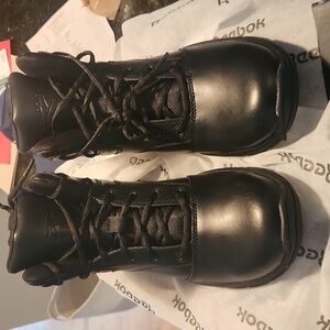 Men's Reebok Slip Resistant work boot size 12 black leather Soft toe
